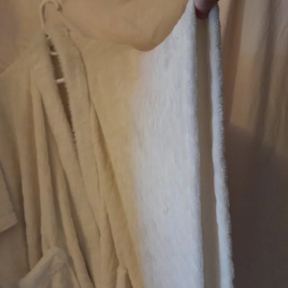 Macy's Charter Club Cozy Plush Wrap Wearable Poncho Shawl Blanket with Pockets - Picture 2 of 10